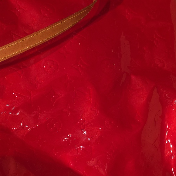 Louis Vuitton Red Monogram Vernis Reade GM - Picture 9 of 17